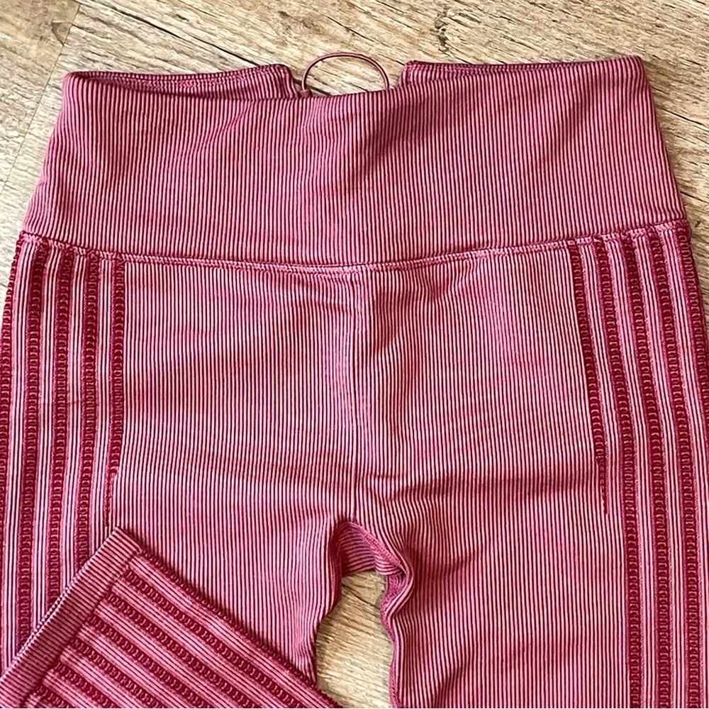 Fabletics 2 Piece Bundle Seamless Leggings & Bra Dark Rouge Size Small - Picture 5 of 13